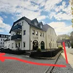 Ferienwohnung,frühstück Gegenüber,parkplatz Kostenlos, Zentral 1 Apartment *