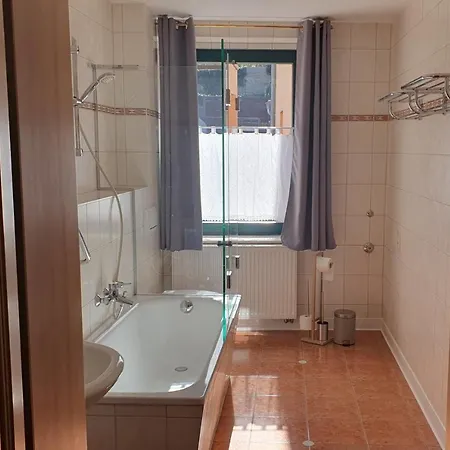 Appartement Ferienwohnung,fruehstueck Gegenueber,parkplatz Kostenlos, Zentral 1 *