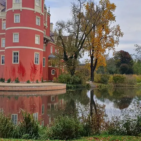 Zentrale Am Bad Muskauer Park 2 Schlafzimmer Parkplatz Lage Apartmán *